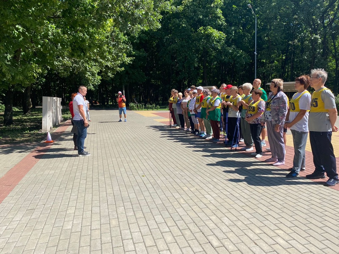 Сегодня в парке Юсуповых прошло замечательное спортивное мероприятие для старшего поколения нашего района - фестиваль Всероссийского физкультурно-спортивного комплекса &quot;Готов к труду и обороне&quot; среди жителей 15-18 ступеней (55 -70 лет и старше)..